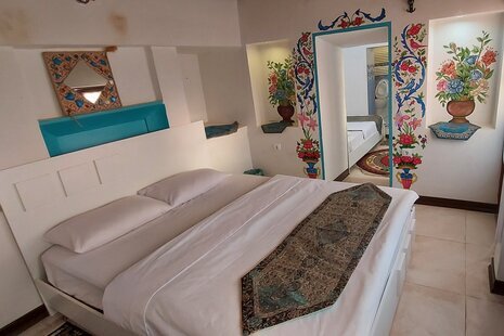 اتاق در اقامتگاه بومگردی در اصفهان