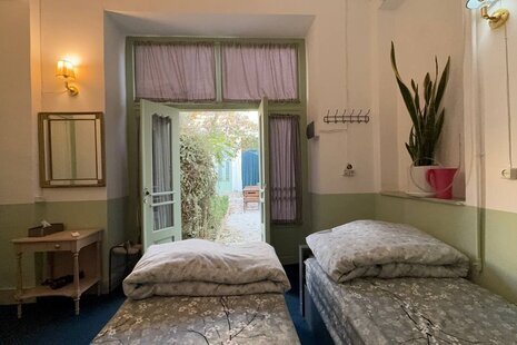 اتاق استاد همایی در اقامتگاه بومگردی اصفهان