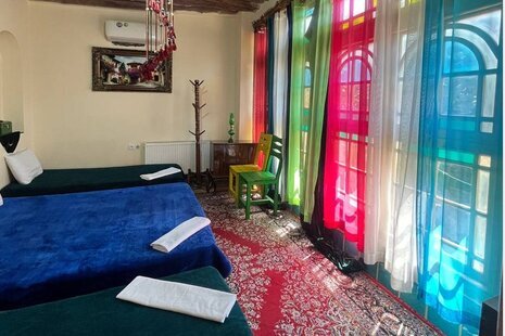 اتاق 4 تخته در اقامتگاه بومگردی شیراز