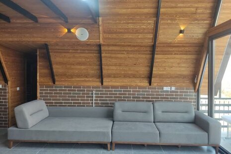 کلبه سوئیسی دوبلکس تکخواب ارغوان جکوزی دار در پل سفید