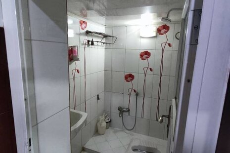 سوئیت شش تخت در مسافرخانه مشهد