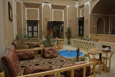 اتاق تک نفره مریم در اقامتگاه بومگردی یزد