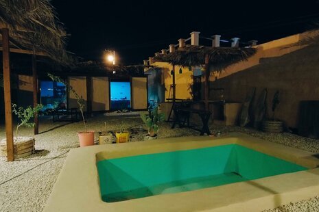 واحد تک خواب سارون در اقامتگاه بومگردی بندر لافت