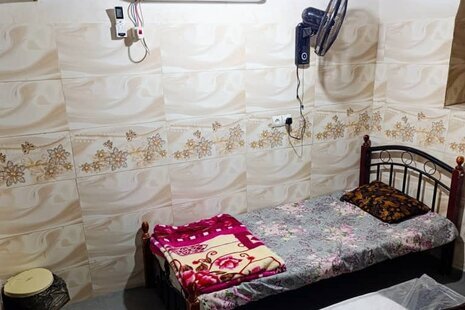 اتاق قلعه در بومگردی بندر لافت