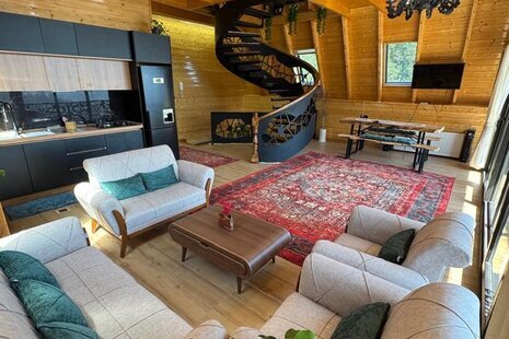 کلبه سوئیسی تریپلکس دوخواب استخردار جنگلی رزا در رامسر