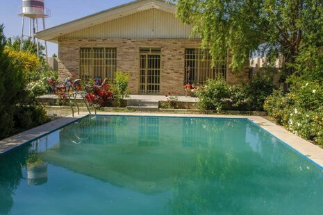 ویلا استخر روباز دوخواب در چهارباغ