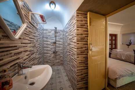 واحد تکخواب (103) 5نفره VIP در هتل سنتی در شوشتر