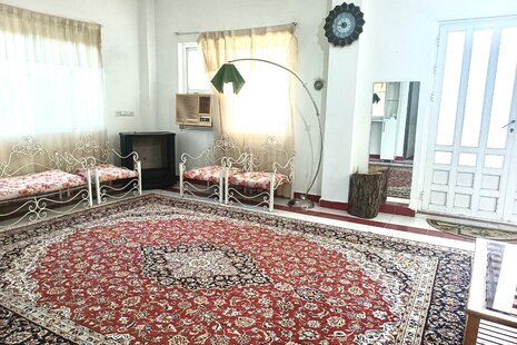 واحد تکخواب نیکوکار 1 در طبقه اول ویلای چالوس