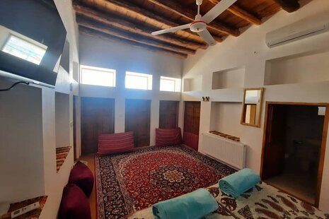 اتاق سه دری در اقامتگاه سنتی نطنز