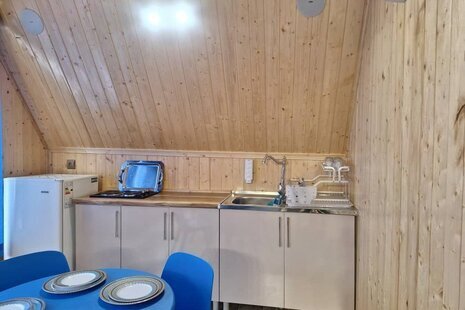 کلبه سوئیسی مبله دوخواب آبی در پل سفید