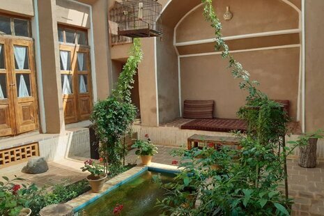 اتاق سه تخته در اقامتگاه سنتی در یزد