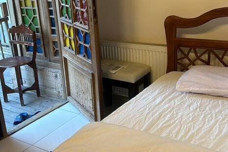 اتاق شماره 11 در اقامتگاه بومگردی شیراز