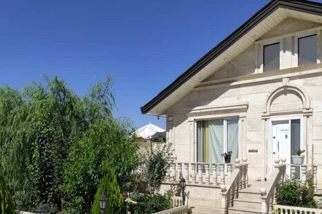 خانه ویلایی تکخواب استخردار آبگرم در کردان