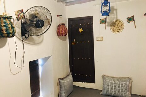 اتاق گل در اقامتگاه بومگردی لافت