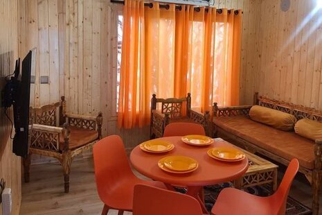 کلبه سوئیسی مبله دوخواب نارنجی در پل سفید