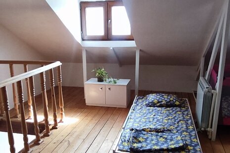 واحد دوبلکس در طبقه اول با حیاط اختصاصی در خمام