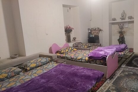 اتاق آرتا دخت در اقامتگاه بومگردی همدان