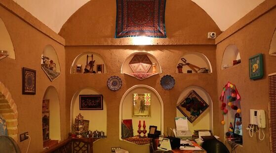 اتاق در اقامتگاه بومگردی در ورامین