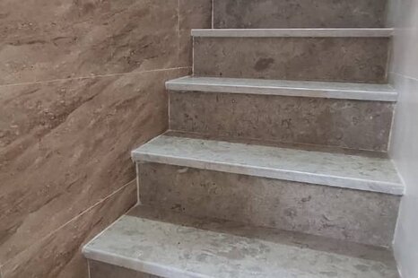 اتاق 301 سه تخت در مسافرخانه قم