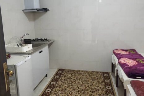 اتاق 102 چهار تخت در مسافرخانه قم