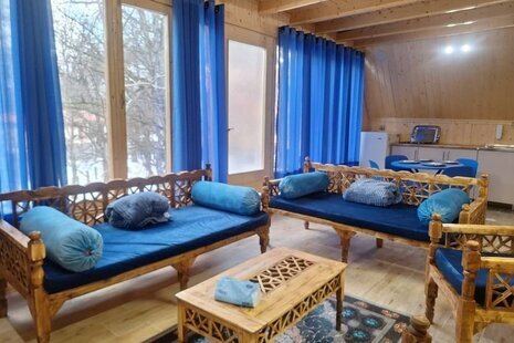 کلبه سوئیسی مبله دوخواب آبی در پل سفید