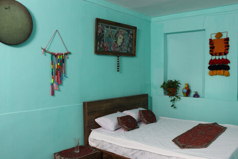 اتاق نوستالژی در اقامتگاه بومگردی شیراز