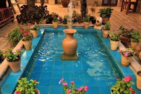 اتاق 2 نفره قجری در اقامتگاه سنتی شیراز