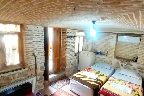 اتاق 3 در اقامتگاه بومگردی شیراز