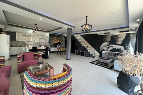 ویلا دوبلکس استخردار دوخواب مبله در چهارباغ