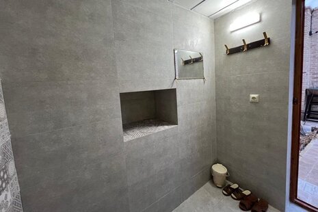 اتاق سنتی شبستان در اقامتگاه بومگردی شاهین شهر و میمه