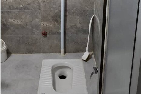 اتاق 303 دو تخت در مسافرخانه قم