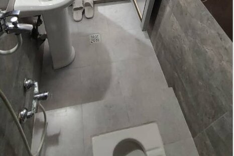 اتاق 104 چهار تخت در مسافرخانه قم