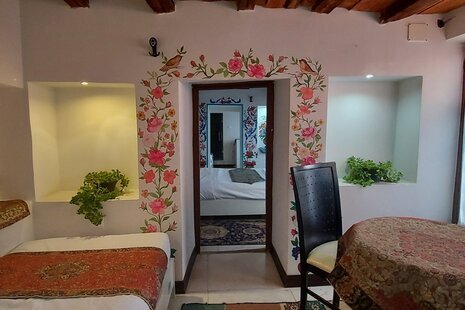 اتاق در اقامتگاه بومگردی در اصفهان