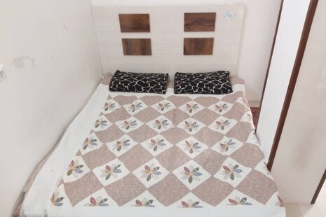 باغ ویلا تکخواب دربست جنگلی نور در باغ بهادران