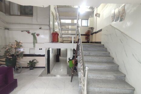 واحد کریم الدینی در مسافرخانه مشهد