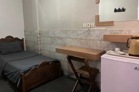 اتاق تک تخت در هتل شهریار