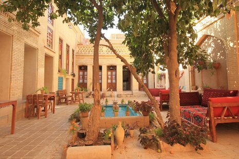 اتاق 2 نفره قجری در اقامتگاه سنتی شیراز