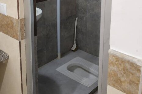 اتاق 301 سه تخت در مسافرخانه قم