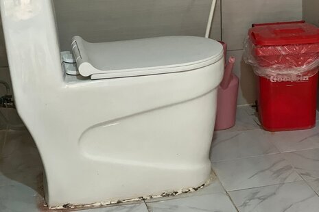 اتاق بابشاد سیرافی در اقامتگاه بومگردی کنگان