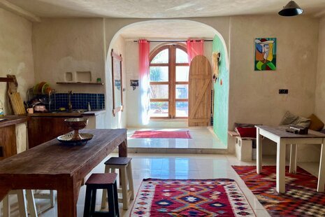 واحد مبله دوخواب طبقه همکف خانه لیل ماه در هرمز قشم