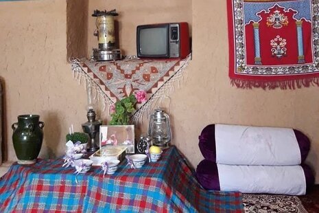 اتاق در اقامتگاه بومگردی در اسفراین