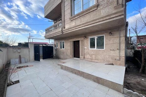 واحد در طبقه همکف مانلی شیرگاه