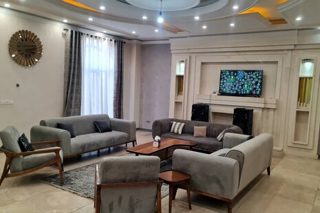کاخ ویلا دوبلکس استخردار لوکس 4 خواب آبشار در چهارباغ