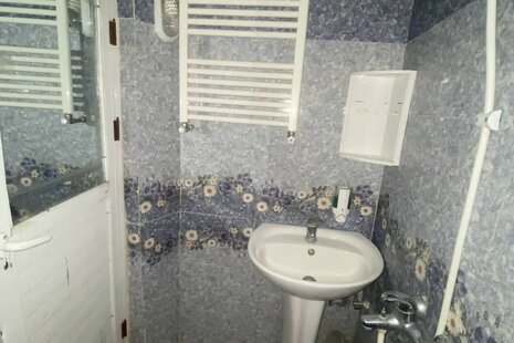 واحد سه تخت در مسافرخانه مشهد