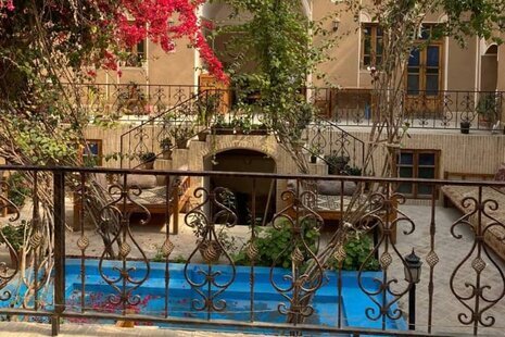 اتاق 4 تخت بالا در اقامتگاه بوم گردی در یزد