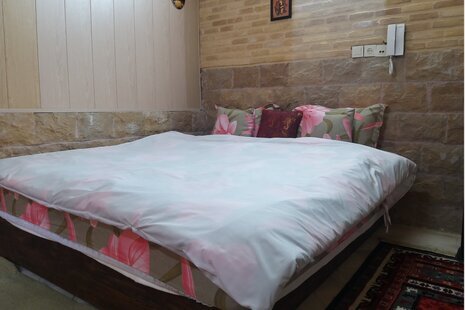 اتاق یادمانه قصرالدشتی در بوم گردی شیراز