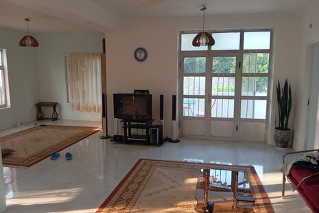 واحد تکخواب مبله در طبقه همکف ویلا نوشهر