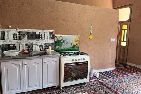 اتاق مبله در اقامتگاه بومگردی مجن