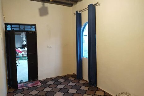 اتاق مبله ساوات در اقامتگاه بومگردی قشم