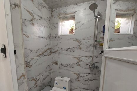 واحد مبله تک خواب برادران در طبقه اول ویلا فومن